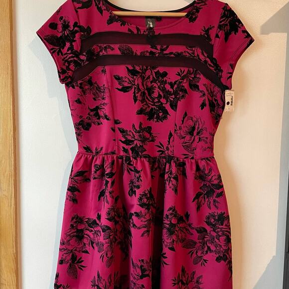 Trixxi Burgundy Velvet Floral Dress Size 11 Short Sleeve Mesh Event Party Dress - Picture 14 of 14